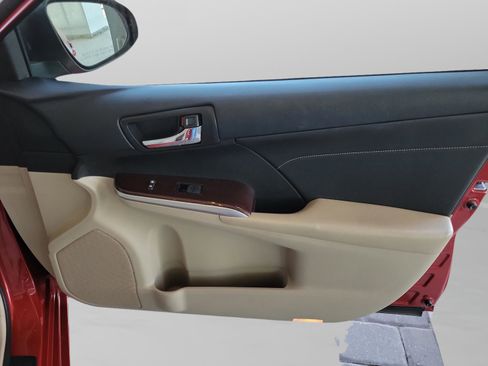 Used 2014 Toyota Camry XLE w/ Leather Package image 26