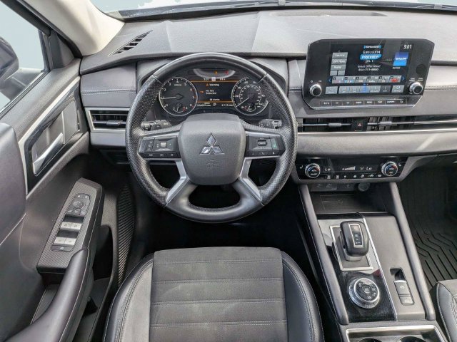 Used 2024 Mitsubishi Outlander SE AWD/4WD image 15