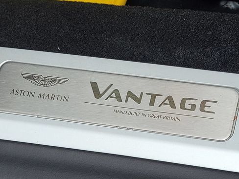 Used 2023 Aston Martin V8 Vantage Coupe RWD image 11
