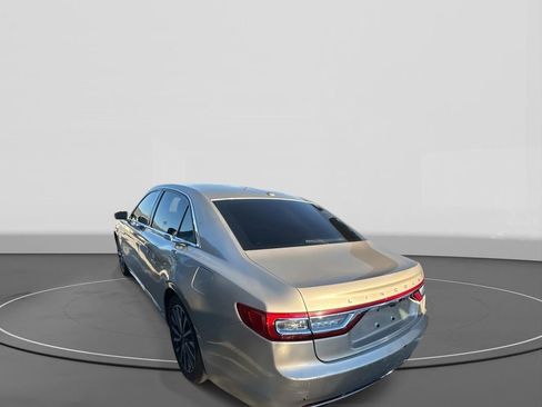 Used 2017 Lincoln Continental Select image 4