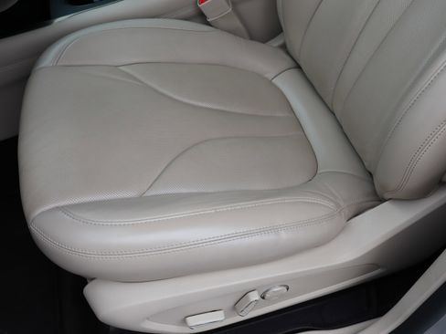 Used 2018 Lincoln MKC Reserve FWD image 17