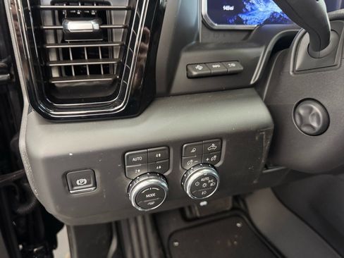 New 2026 GMC Sierra 1500 AT4 w/ AT4 Premium Package AWD/4WD image 17