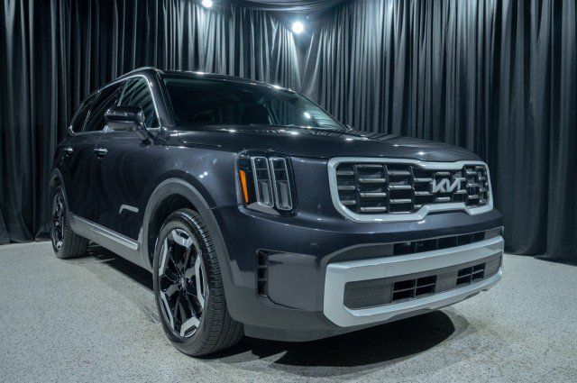 Used 2025 Kia Telluride S AWD/4WD image 3