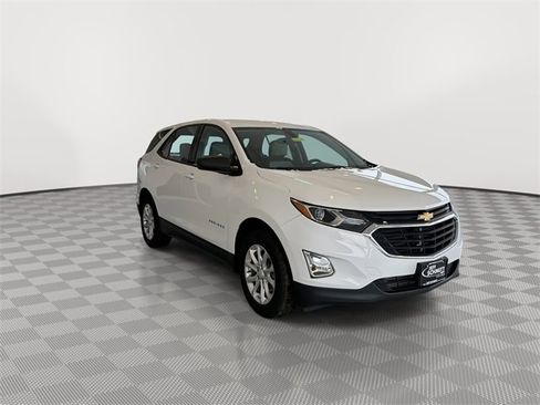 Used 2018 Chevrolet Equinox LS image 2