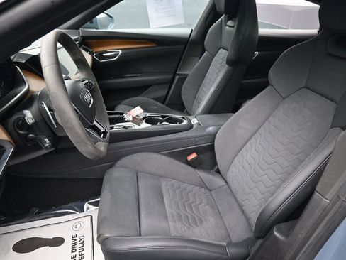 Used 2022 Audi e-tron GT Premium Plus image 26