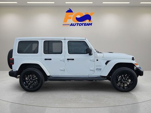 Used 2022 Jeep Wrangler Unlimited Sahara AWD/4WD image 6