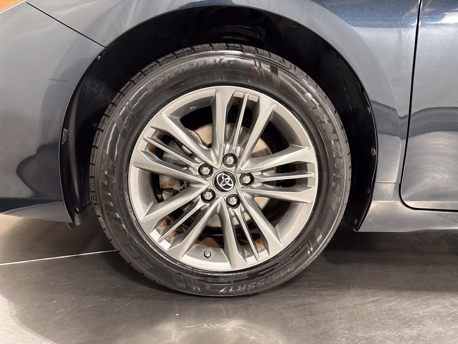 Used 2017 Toyota Camry SE FWD image 2