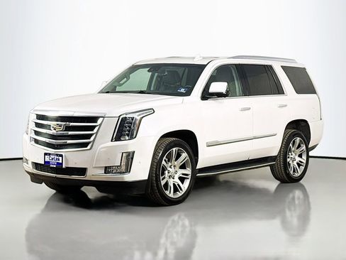 Used 2017 Cadillac Escalade Luxury AWD/4WD image 3