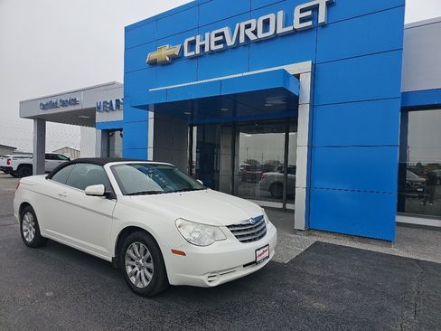 Used 2010 Chrysler Sebring Touring FWD image 1