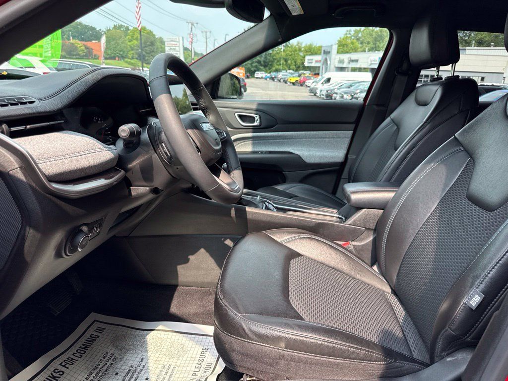 Used 2023 Jeep Compass Latitude w/ Convenience Group AWD/4WD image 9