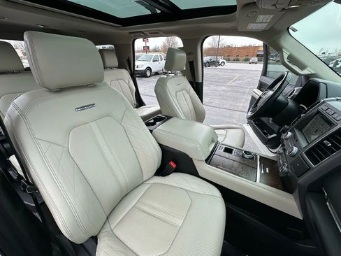 Used 2018 Ford Expedition Platinum image 30