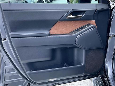 Used 2026 Lexus GX 550 w/ Cold Area Package image 21