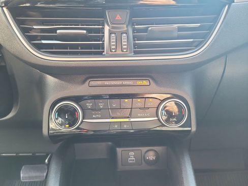 Used 2022 Ford Escape SE image 18