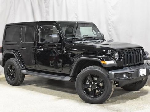 Used 2020 Jeep Wrangler Unlimited Sahara image 3