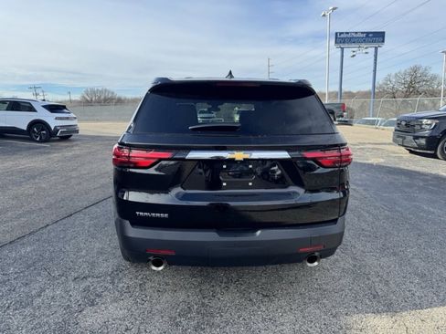 Used 2023 Chevrolet Traverse LS image 6