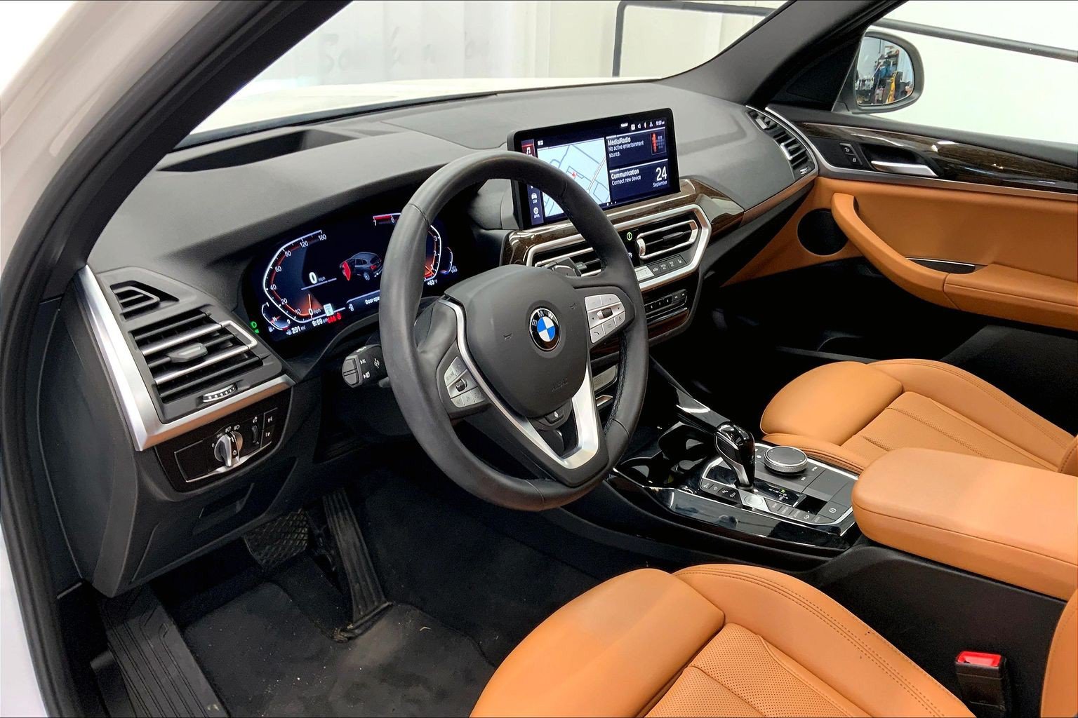 Used 2024 BMW X3 xDrive30i w/ Premium Package AWD/4WD image 4