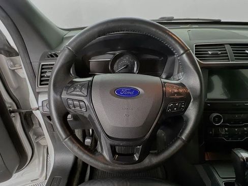 Used 2017 Ford Explorer XLT w/ Equipment Group 202A image 12