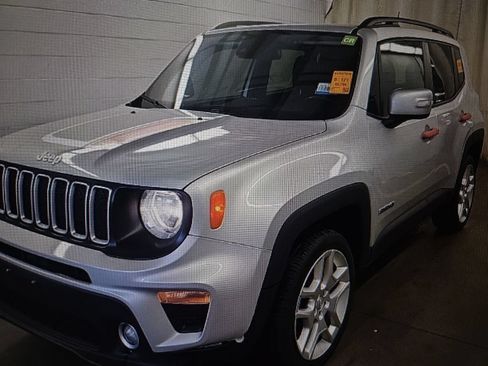 Used 2021 Jeep Renegade Latitude w/ Convenience Group AWD/4WD image 2