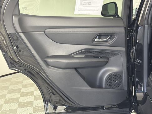 Used 2025 Nissan Ariya AWD image 25