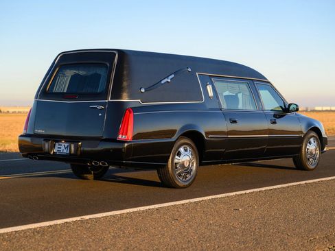Used 2009 Cadillac DTS Hearse FWD image 13