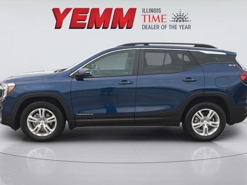 Used 2023 GMC Terrain SLE w/ Driver Convenience Package FWD image 8