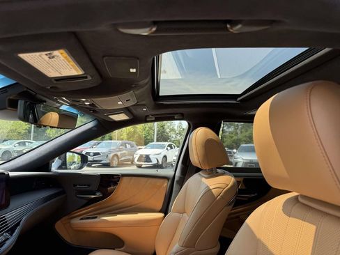 Used 2023 Lexus LS 500 AWD w/ Luxury Package image 20