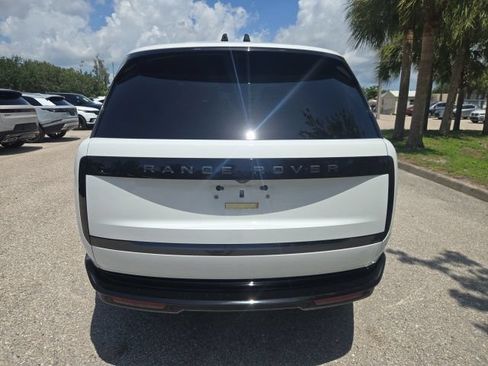 Used 2025 Land Rover Range Rover SE AWD/4WD image 4