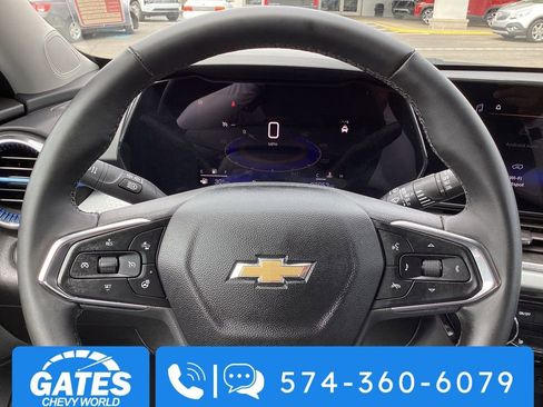 Used 2025 Chevrolet Trax LT w/ LT Convenience Package FWD image 26