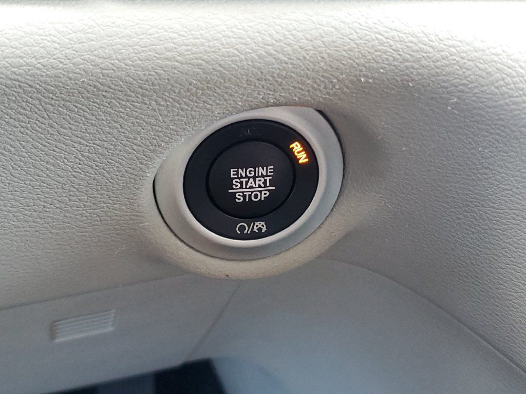 Used 2022 Chrysler Pacifica Touring-L FWD image 22