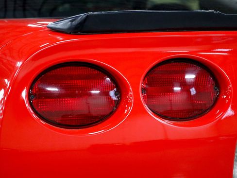 Used 2004 Chevrolet Corvette Coupe w/ Roof Package RWD image 39