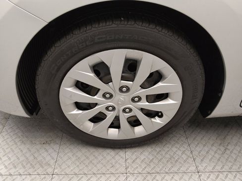 Used 2017 Hyundai Elantra GT image 31