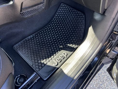 Used 2022 Jeep Renegade Latitude image 10