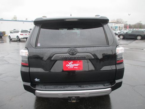 Used 2018 Toyota 4Runner TRD Off-Road Premium image 5