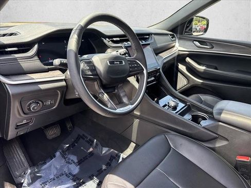 Used 2024 Jeep Grand Cherokee L Limited w/ Luxury Tech Group II AWD/4WD image 9