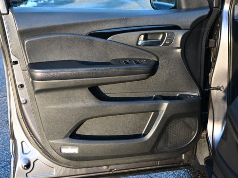 Used 2017 Honda Pilot Touring image 7