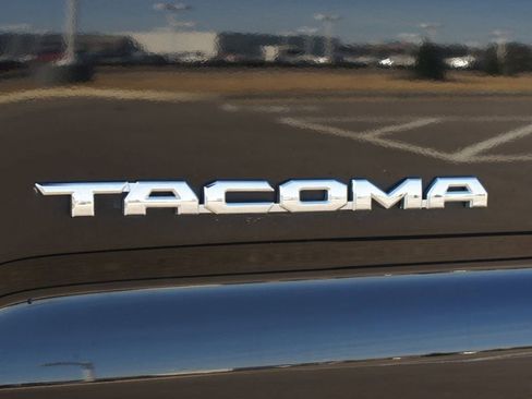 Used 2017 Toyota Tacoma Limited w/ Tow Package image 19