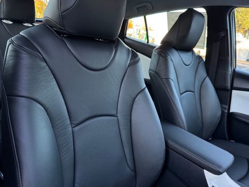 Used 2017 Toyota Prius Prime Advanced image 30