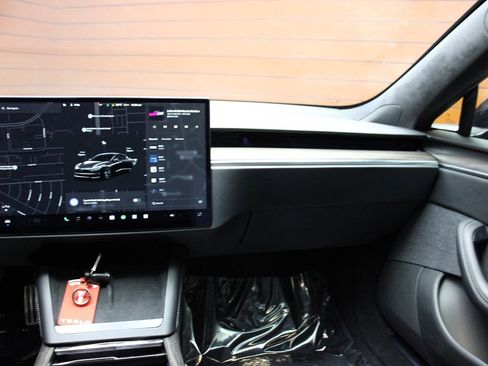 Used 2023 Tesla Model S AWD image 34