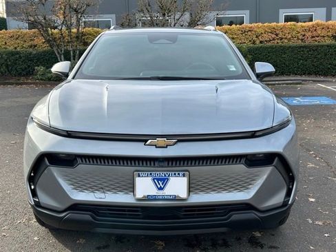 New 2026 Chevrolet Equinox EV LT image 2