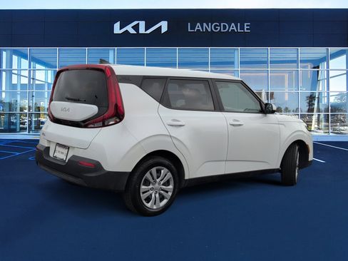 Used 2022 Kia Soul LX image 4