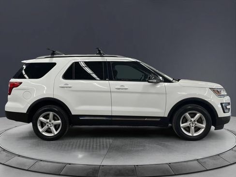 Used 2017 Ford Explorer XLT AWD/4WD image 6