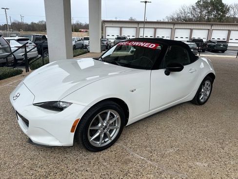 Used 2017 MAZDA MX-5 Miata Sport image 2
