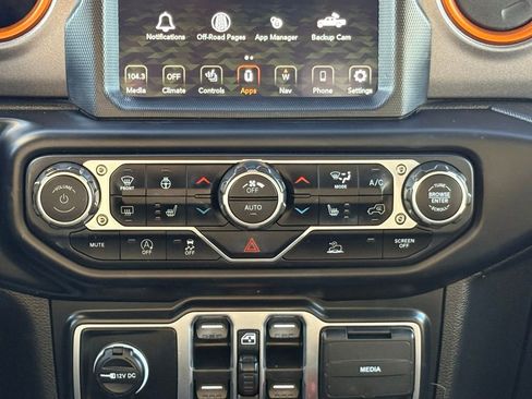 Used 2023 Jeep Gladiator Mojave w/ Cold Weather Group image 19