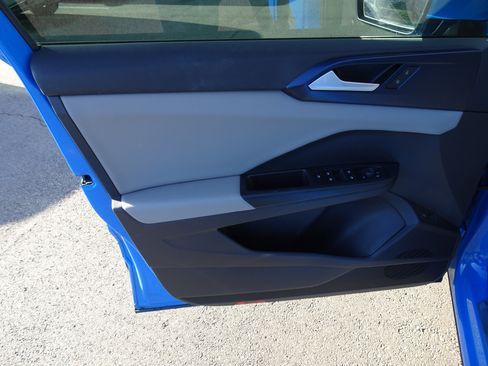 Used 2022 Volkswagen Taos SE w/ Panoramic Sunroof Package image 15