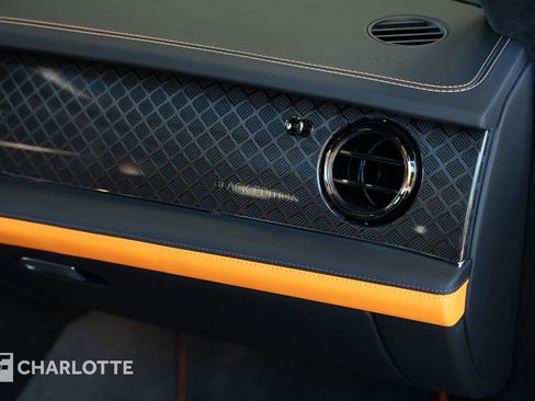 Used 2025 Bentley Bentayga image 33