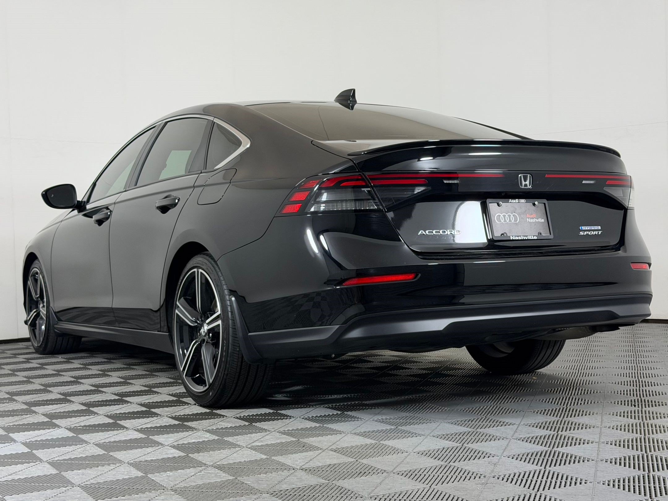 Used 2025 Honda Accord Sport image 3