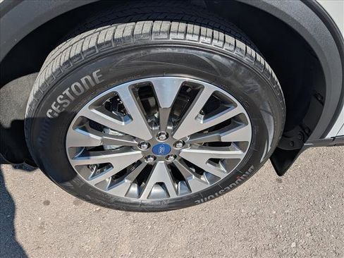 Used 2020 Ford Escape Titanium image 9