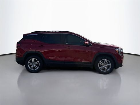 Used 2024 GMC Terrain SLE w/ Driver Convenience Package image 8