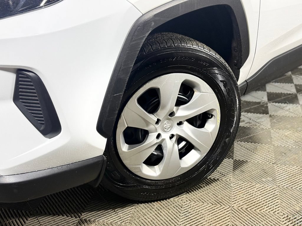 Used 2023 Toyota RAV4 LE AWD/4WD image 2