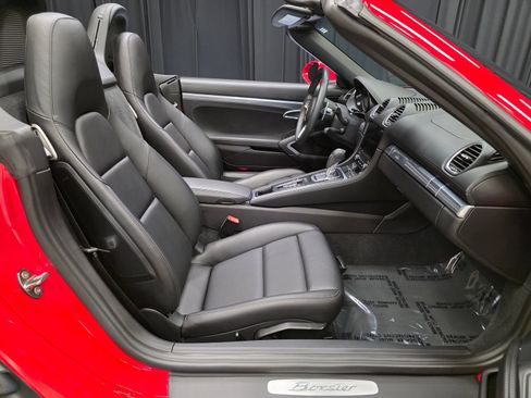 Used 2021 Porsche 718 Boxster RWD image 2